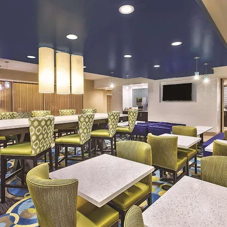 La Quinta By Wyndham Niagara Falls-2
