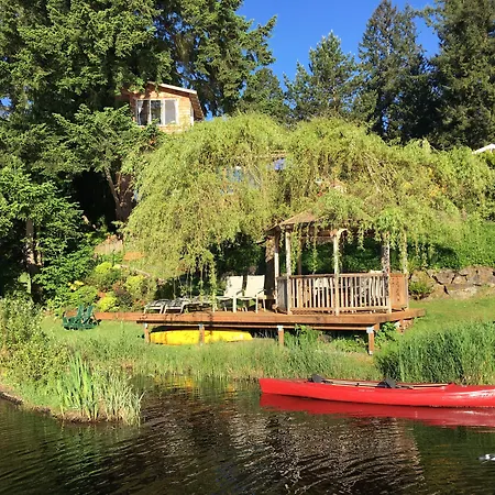 Cottage Lake Bed And Breakfast-3