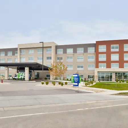 Holiday Inn Express & Suites Madison By Ihg-2