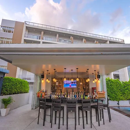 Ramada By Wyndham Phuket Deevana-3