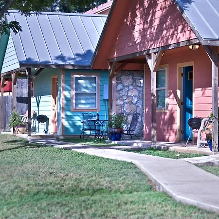 Blanco Riverside Cottages-3