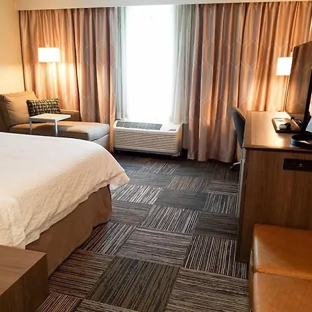Hampton Inn & Suites-Hudson Wisconsin-3