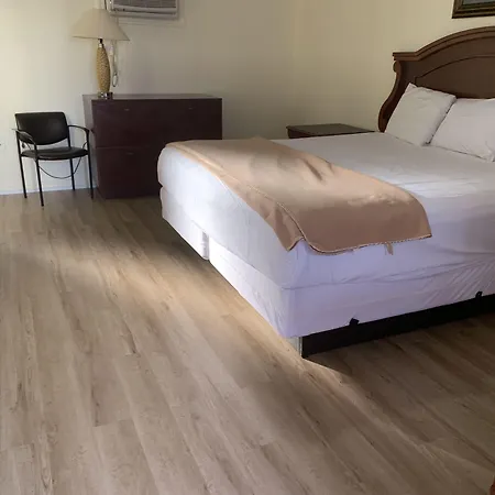Sunset Inn (Adults Only)-3