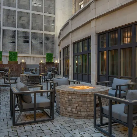 Fairfield Inn & Suites By Marriott Savannah Downtown Historic District-3