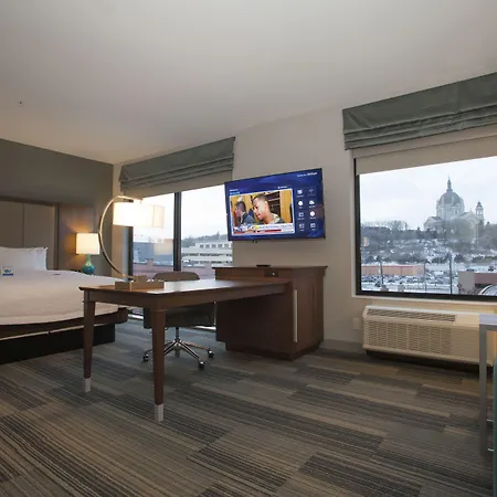 Hampton Inn & Suites St. Paul Downtown-2