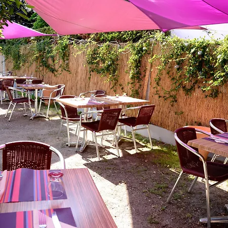 Logis Le Petit Trianon-3