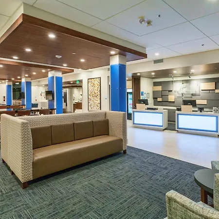 Holiday Inn Express & Suites - Dodge City By Ihg-2