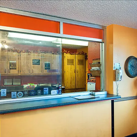 Super 8 By Wyndham Benton Harbor St Joseph-3