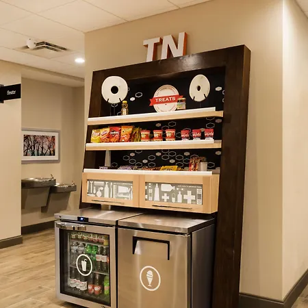 Hampton Inn Newport-3