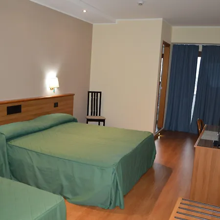 Canadian Hotel-2