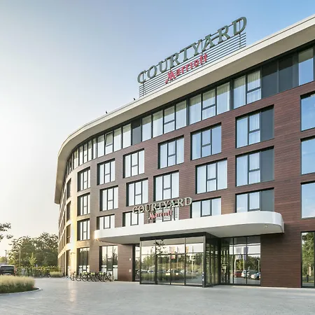 Courtyard By Marriott Wolfsburg-3