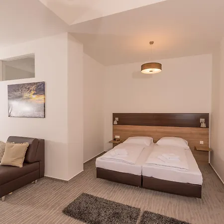 Boutique-Hotel Kronenstuben - unschlagbare Zentrumsnähe direkt am Marstall&Marktplatz - Schloss in 3 Min - Frühstück - Langzeitmiete-2