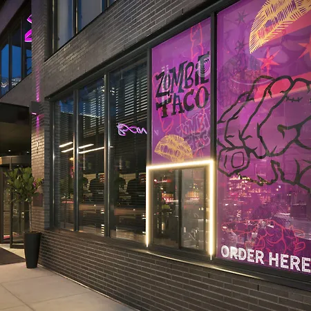 Moxy Chicago Downtown-3
