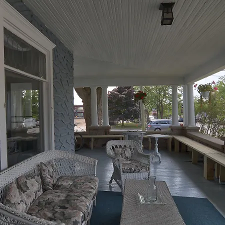 Charlevoix House-3