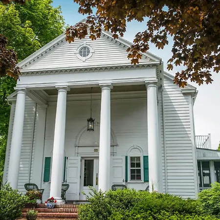 Anne'S White Columns Inn-3