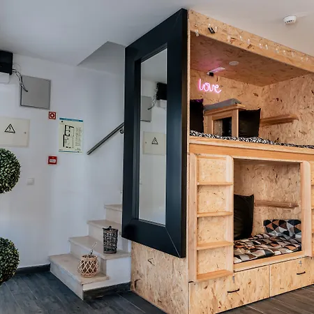 Deck Lodge-3