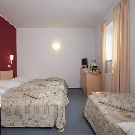 Hotel Chvalska Tvrz-3