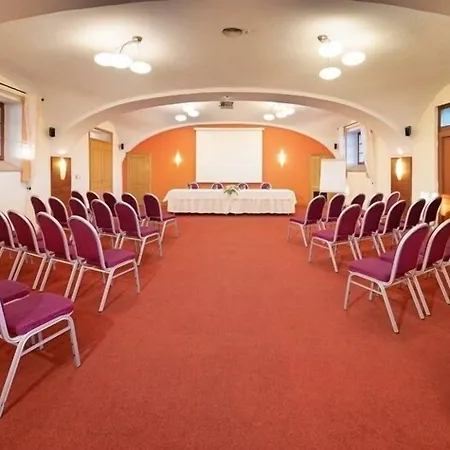 Hotel Chvalska Tvrz-2