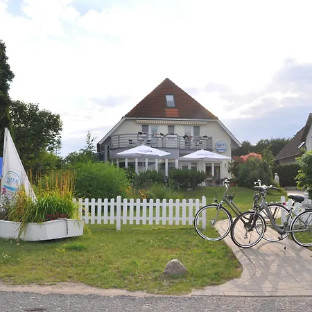 Hotel Am Fleesensee-3
