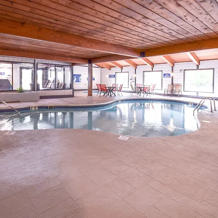 Days Inn & Suites By Wyndham Wisconsin Dells-2