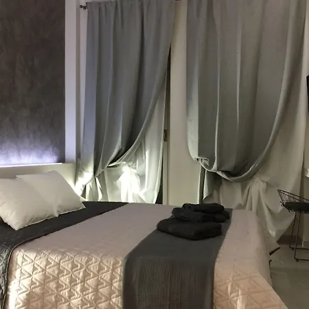 Turin Central Rooms-3