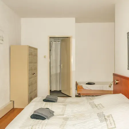 Blankebil Rooms-2