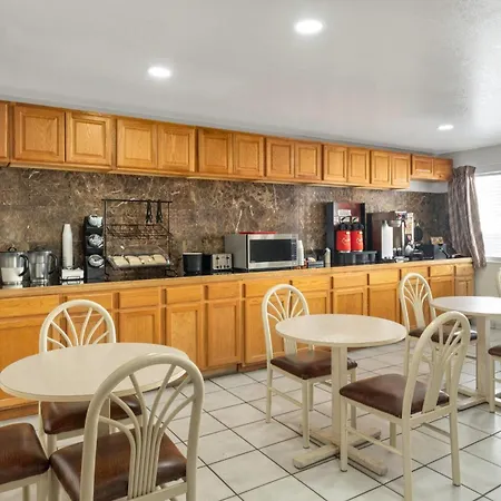 Days Inn By Wyndham Canon City-3