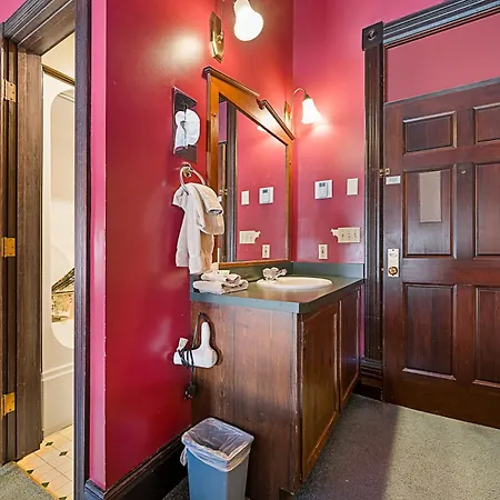 Historic Iron Horse Inn - Deadwood-2