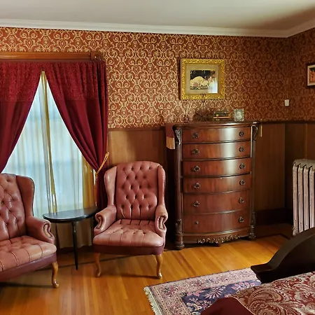 Historic Victorian Inn-3
