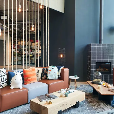 Moxy Amsterdam Schiphol Airport-3