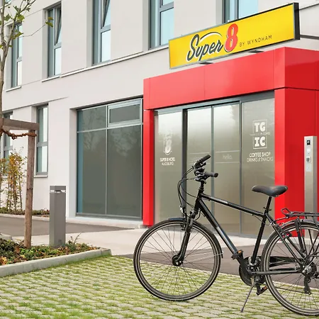 Super 8 by Wyndham Mainz Zollhafen-3