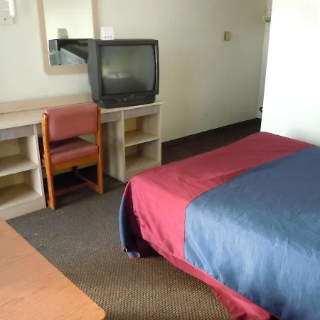 Travelodge By Wyndham Grand Rapids North-2