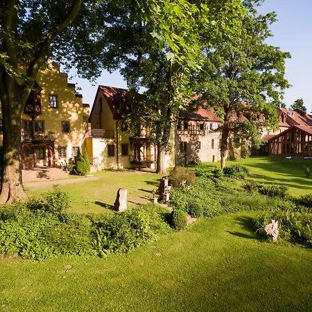 Schlosshotel Weyberhöfe-3