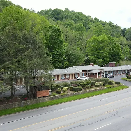 Parkway Inn-3