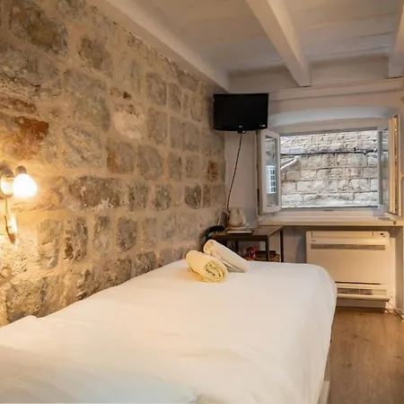 Private Accomodation Linda-3