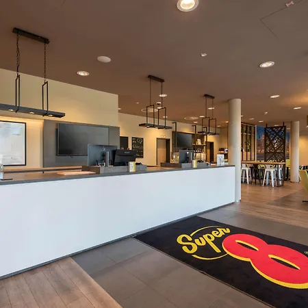 Super 8 By Wyndham Dresden-2