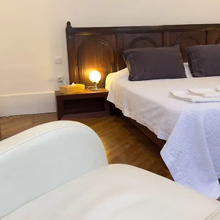 Chambre De Charme Au Coeur Du Vieux Valence -Confort & Calme-3