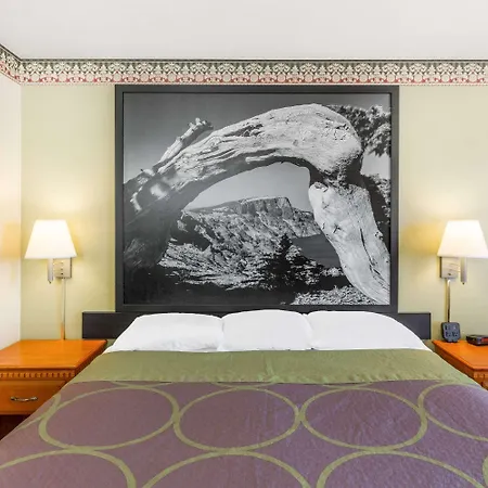 Super 8 By Wyndham Grants Pass-3
