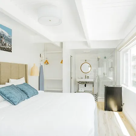The Belmont Shore Inn-2