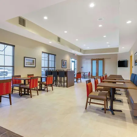 Comfort Suites Albuquerque Airport-2