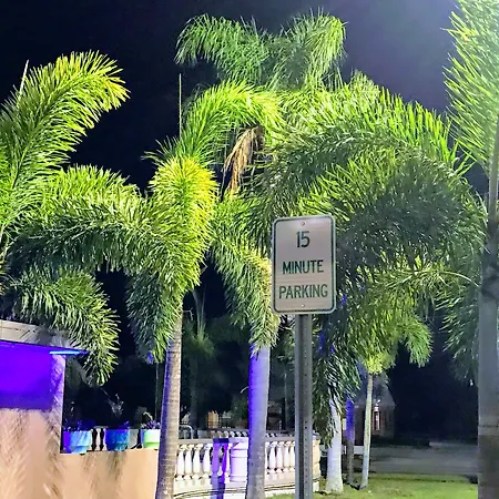 Tropical Inn & Suites, Downtown Clearwater-2
