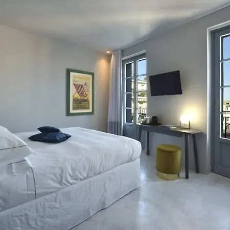 Boutique Hotel De La Ville-3