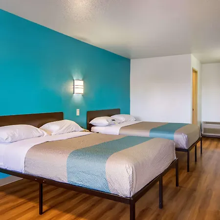 Motel 6 Portland Mall - 205-3