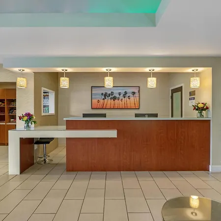 Best Western Plus South Coast Inn-3