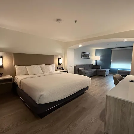 La Quinta Inn & Suites By Wyndham Albuquerque Midtown-2