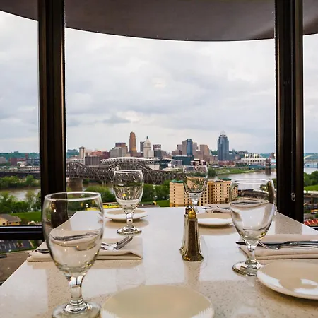 Radisson Hotel Cincinnati Riverfront-3