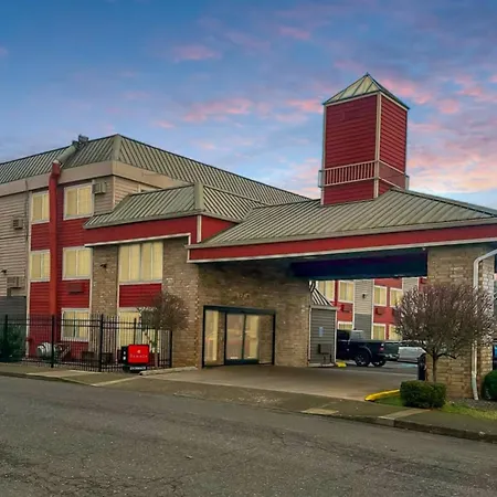 Ramada By Wyndham Portland-3