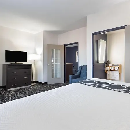 La Quinta Inn And Suites By Wyndham Paris-2