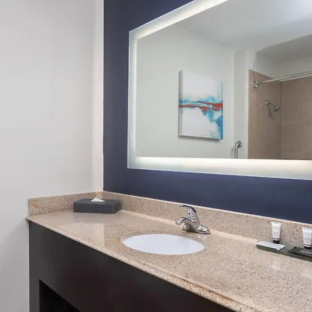 La Quinta Inn And Suites By Wyndham Paris-3