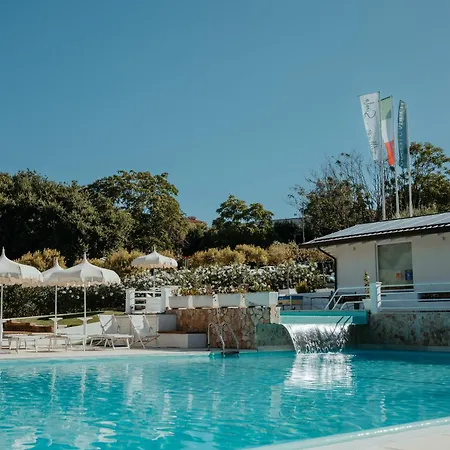 Green Garden Village con piscina, spiaggia riservata e parcheggio-2